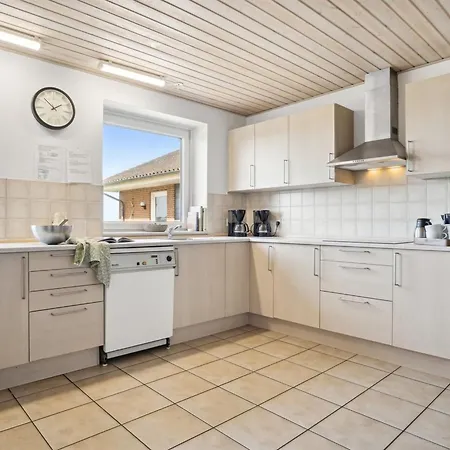 Stefania - 700m From The Sea By Interhome