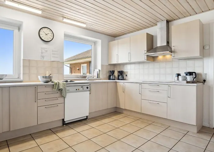 Stefania - 700m From The Sea By Interhome